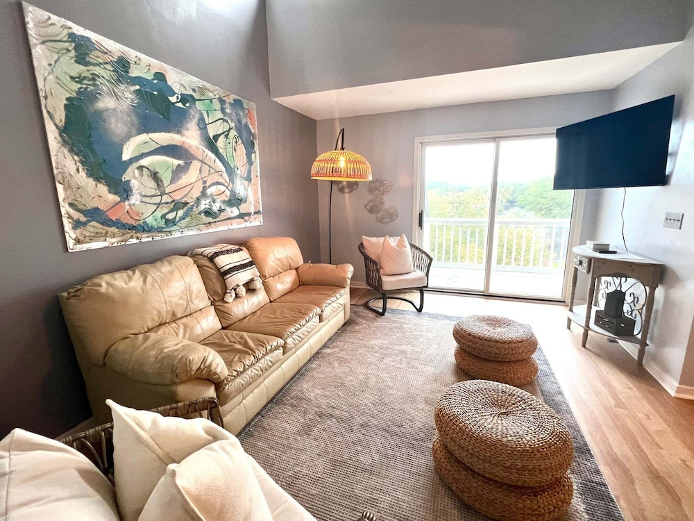 Top Floor Beach Retreat Tennis Courts Views 1812