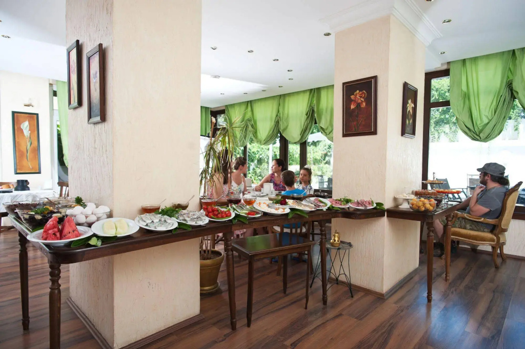 Triana Hotel