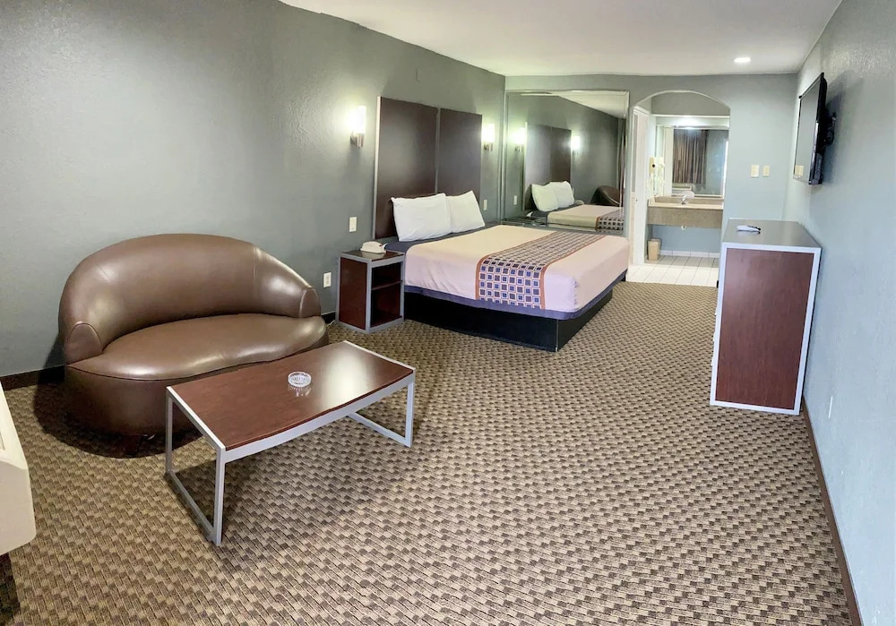 Home Place Inn and Suites-Hobby