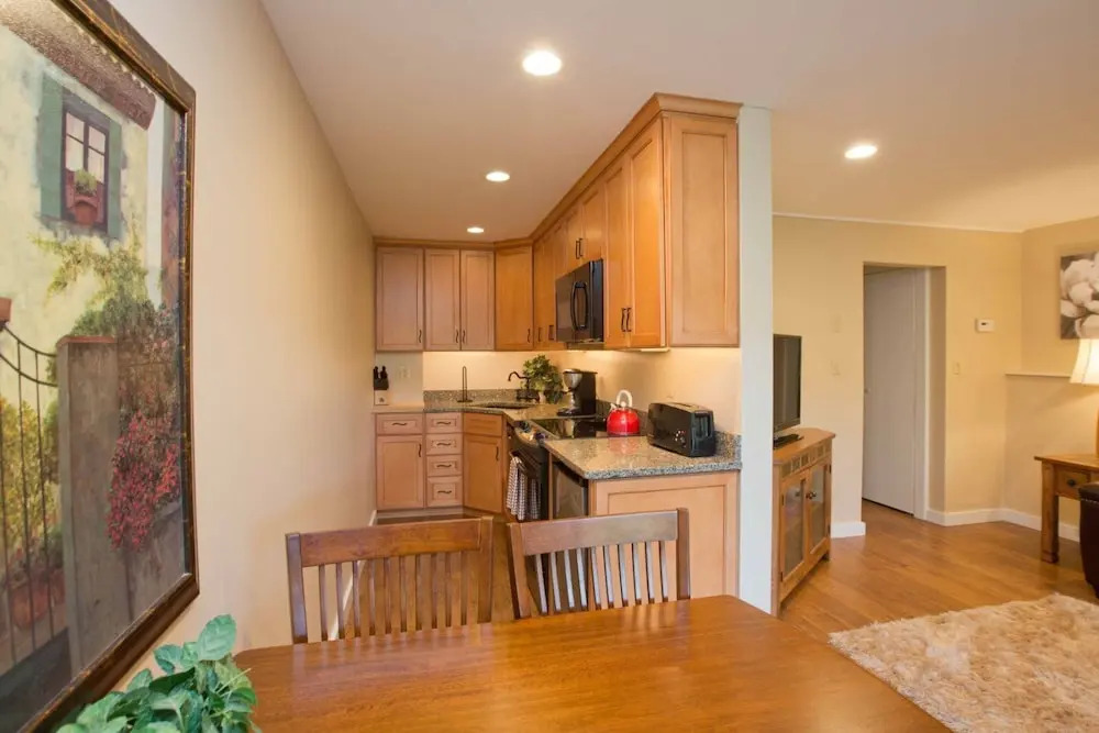 1BR Topnotch Condo
