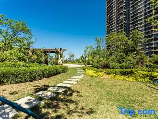 Lanjing Yunhai Seaview Apartment (Yuquan Shanhai Square Branch)