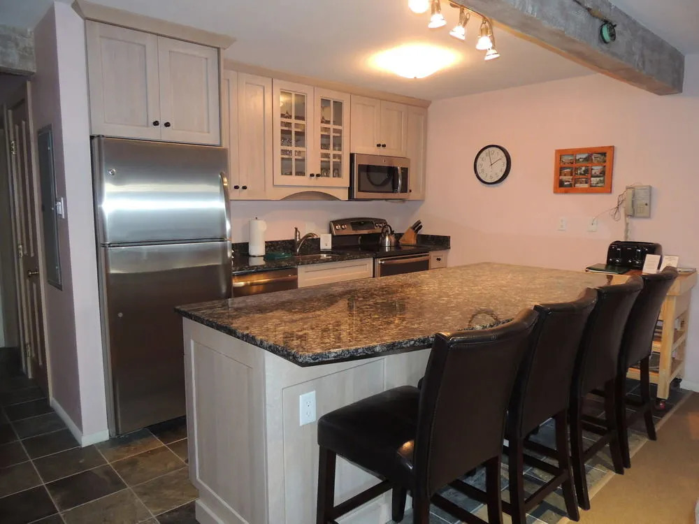 Lift One Condominiums - 1, 2, 3 Bedroom Units Adjacent To Downtown Aspen