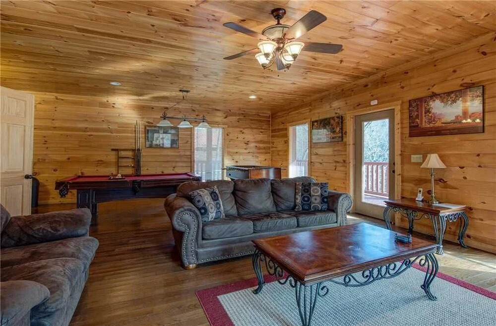 Take It Easy 3 Bedroom Home with Hot Tub
