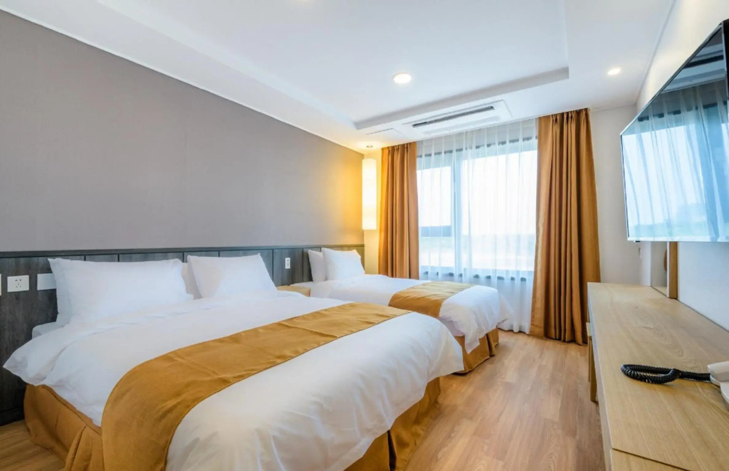Thira Hotel