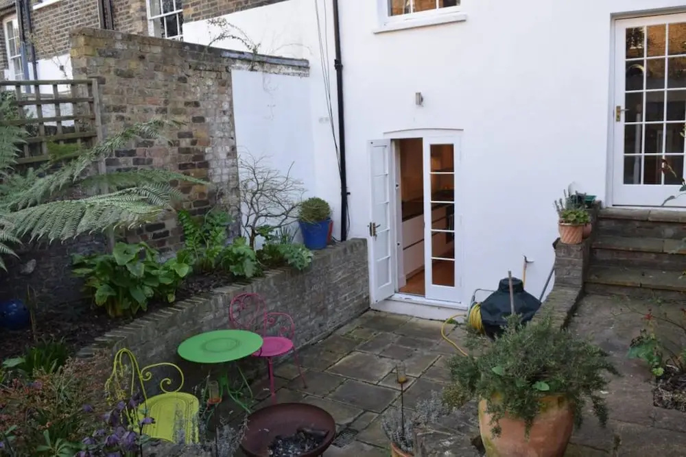 2 Bedroom House in the Heart of Angel
