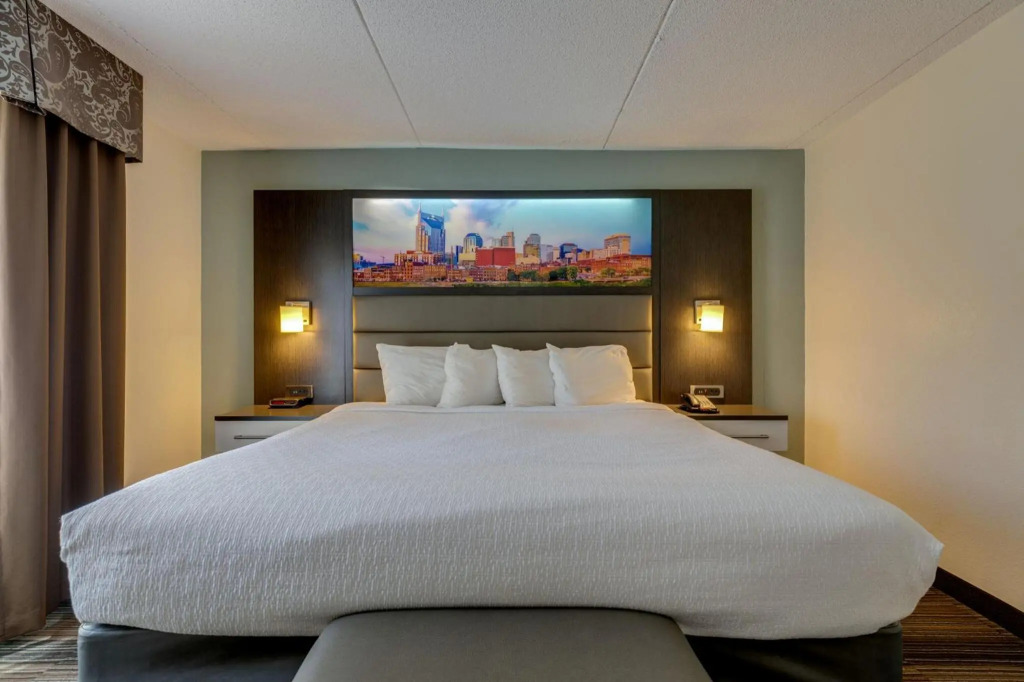 Club Hotel Nashville Inn & Suites