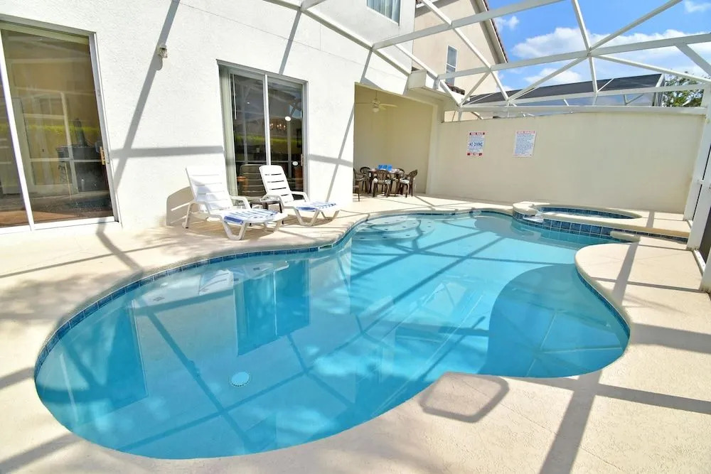 T842BD South 4 Br villa by RedAwning