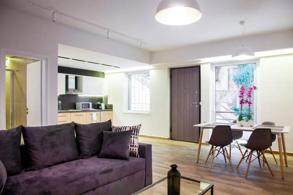 TONI'S 2BD Apartment with Terrace next to Stadium