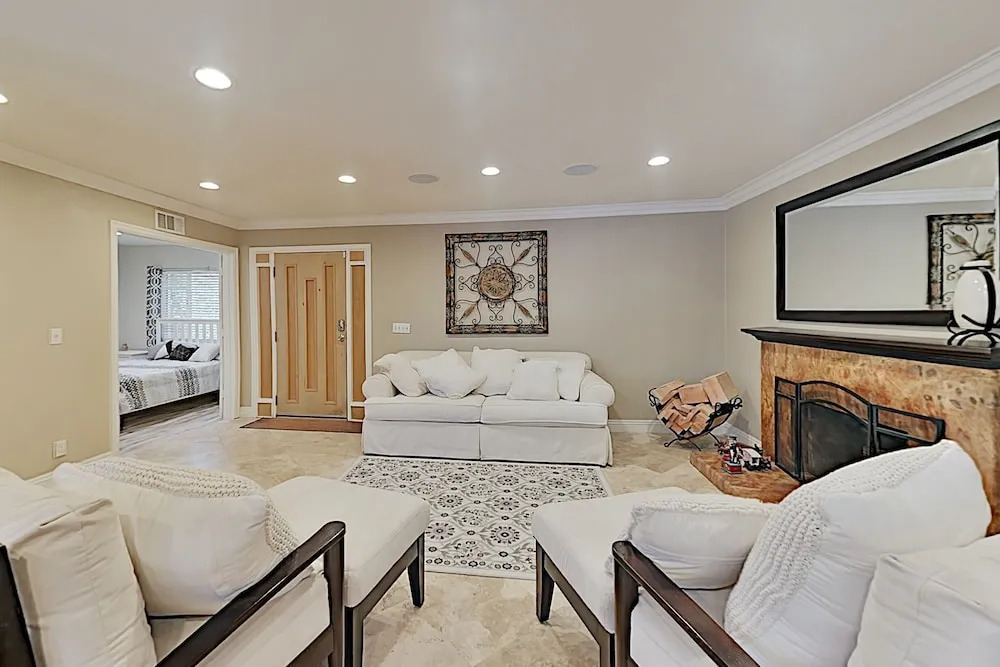 8131indi 2 Bedroom Home