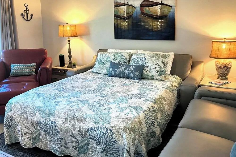 Siesta Key Condo w/ Heated Pool < 1 Mi to Beach