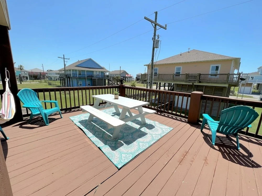 Sea-renity 3 Bedroom Home by Redawning