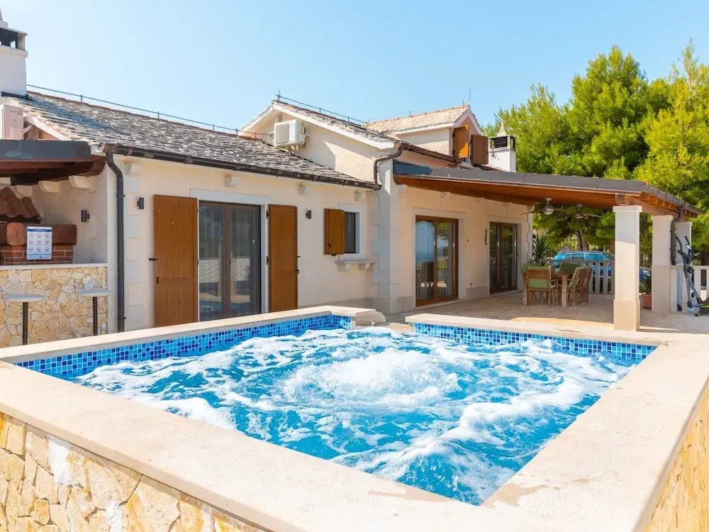 Villa Anabella - Four Bedroom Villa With Swimming Pool
