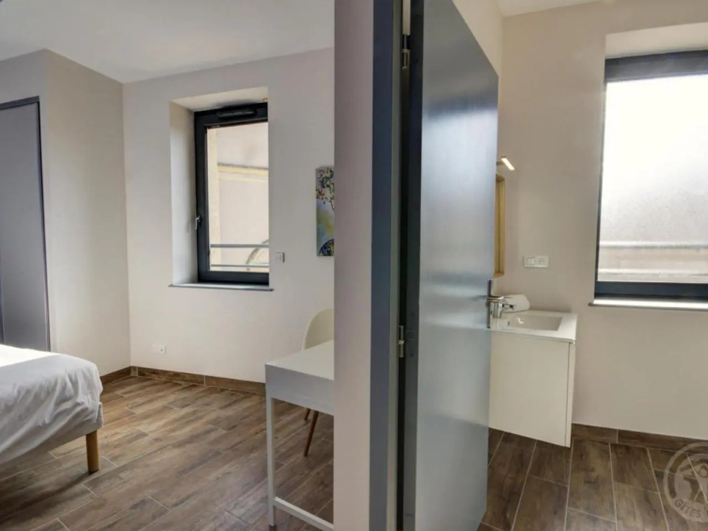 Gîte spacieux avec espace extérieur et jacuzzi à Montchal - FR-1-496-234
