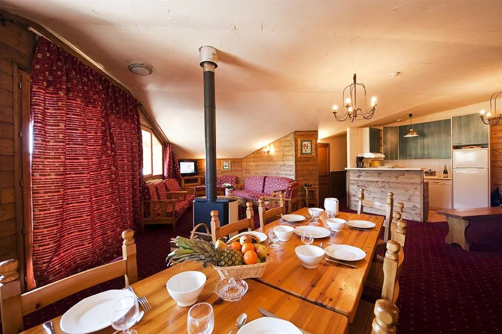 Chalet Val 2400