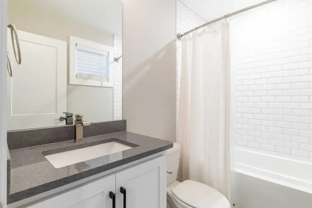 Monty by Avantstay 4bdr 4ba, Balcony w/ Outdoor Seating, 5mins to DT