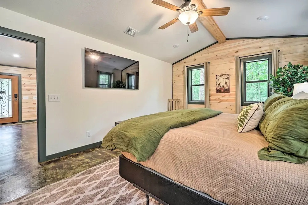 Quiet & Peaceful Hochatown Cabin w/ Hot Tub!