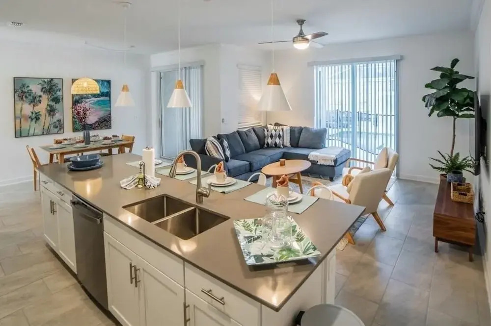 Stunning 4 Bed Townhome With Splash Pool-1160ks 4 Bedroom Townhouse