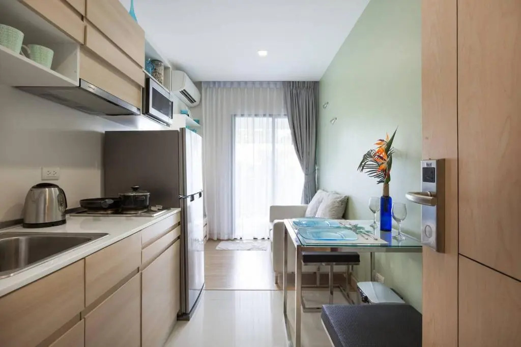 Beach Style Condo Pool, Gym, 1100m To Great Beach.