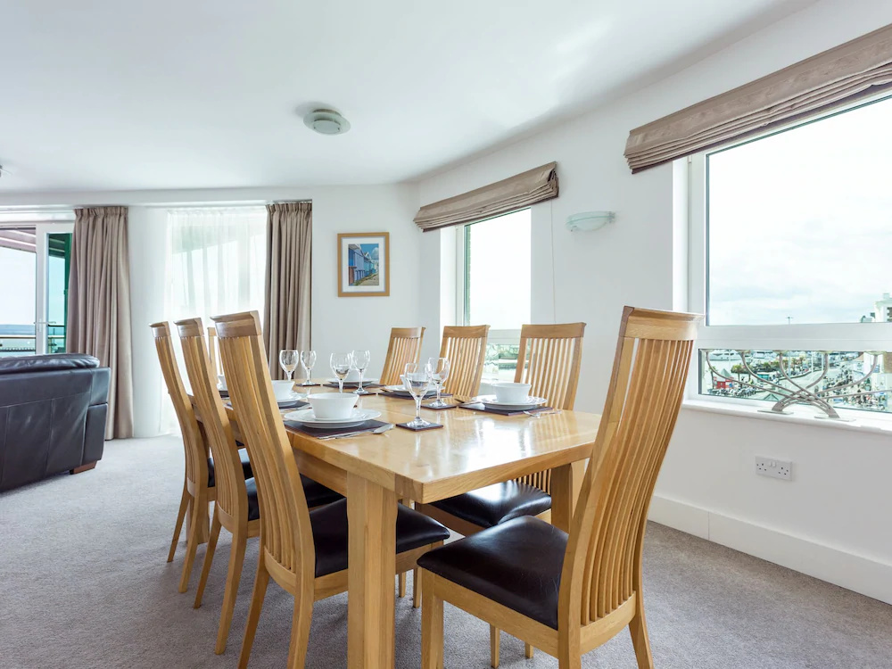Panorama - 180-Degree Harbour Views