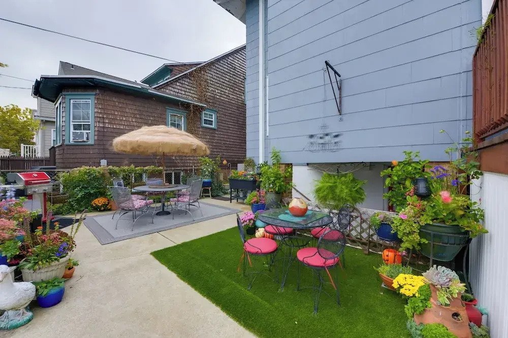 Cozy Ventnor Getaway: Walk to Public Beach!