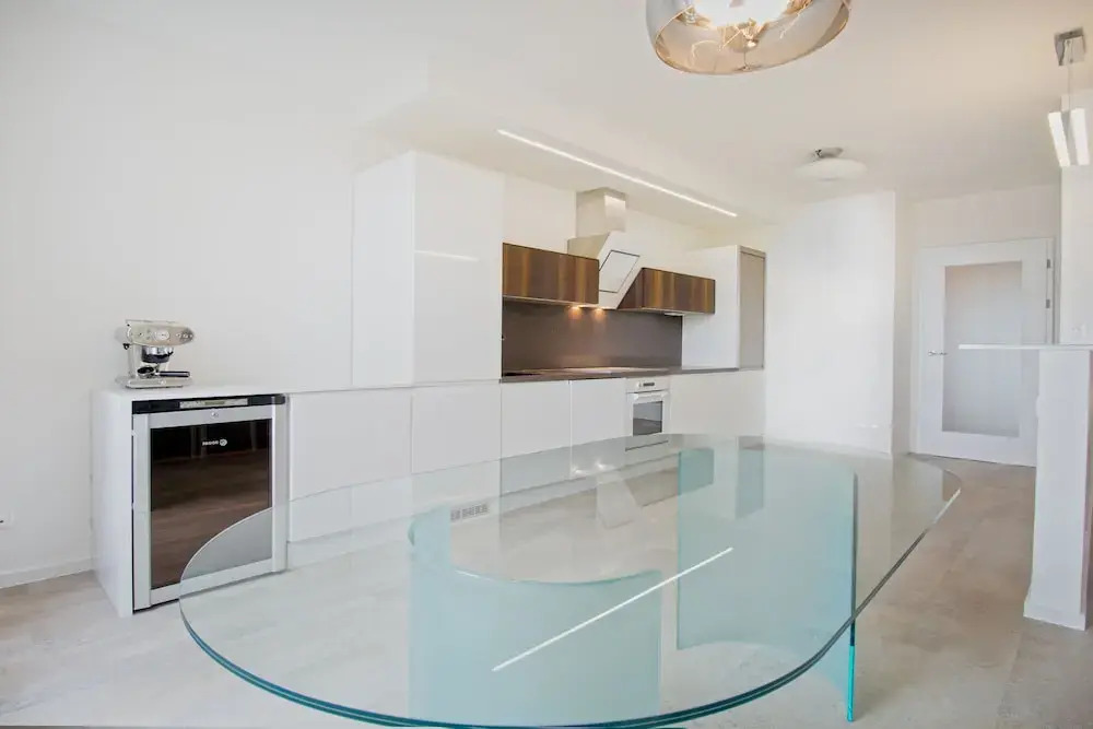 Luxurious apart.with swimming pool