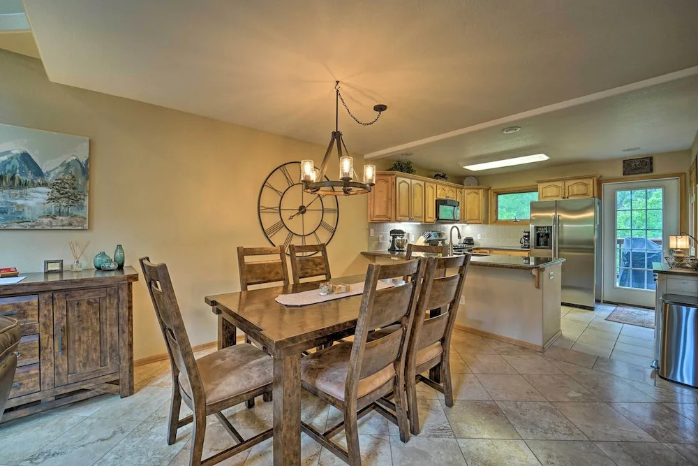 Townhome w/ Mtn Views: 1 Block to Downtown Ouray!