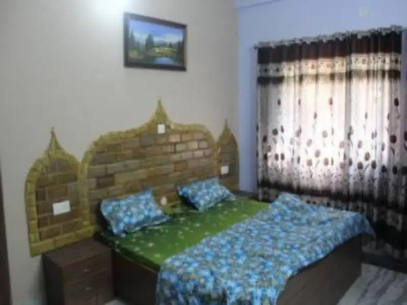 Hotel Golden Crown