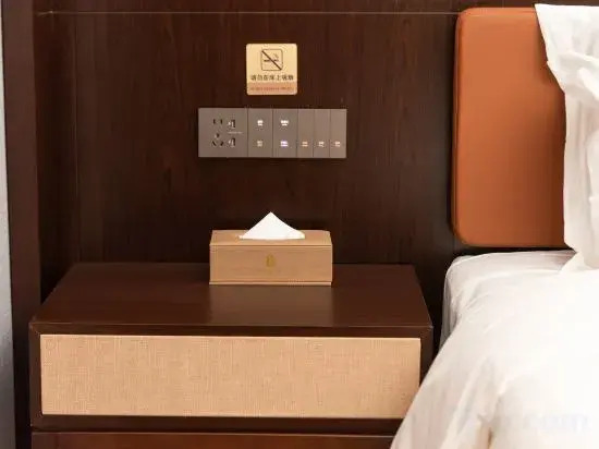 Golden Chau Apartment (Chaozhou Dongbao Plaza Zuoyicheng People's Square)