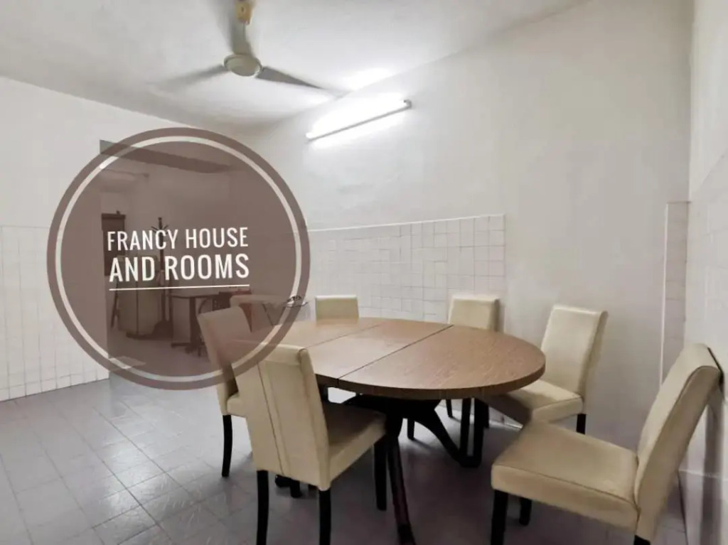 Chill and Traditional House in Bercham Ipoh