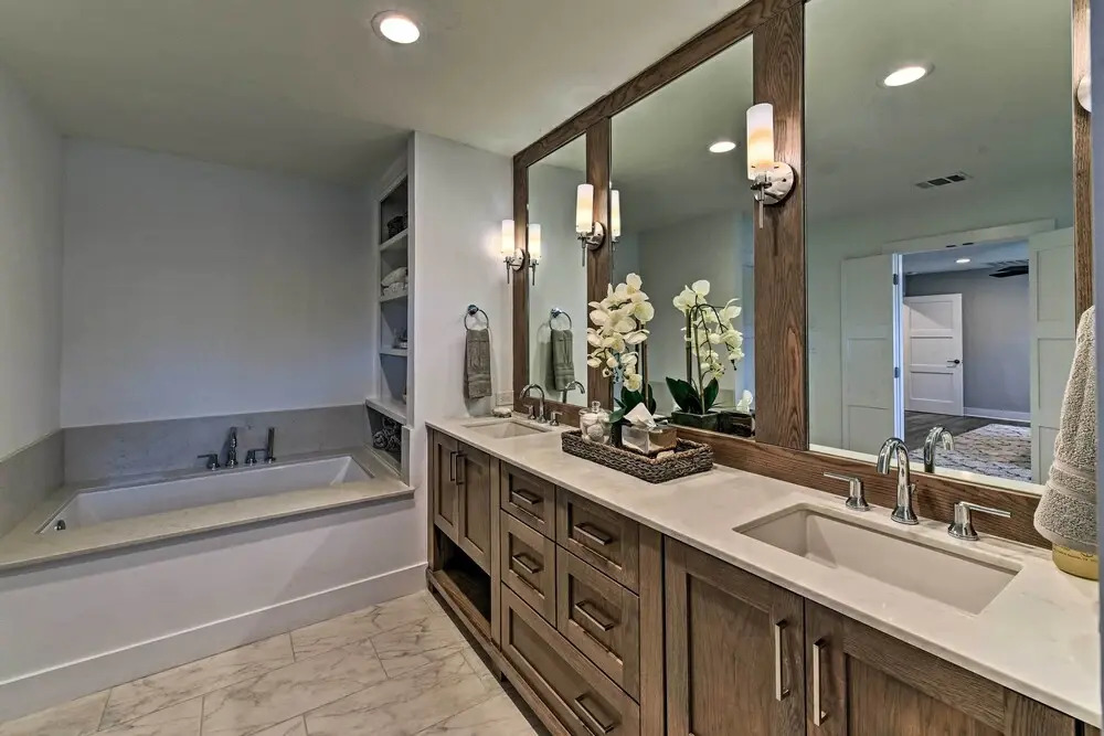 Elegant College Station Home - Walk to Texas A & M