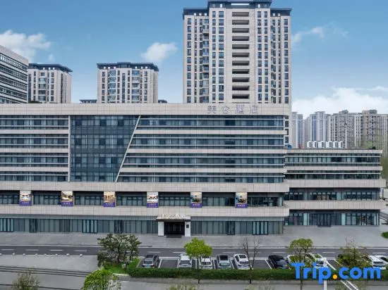 Madison Hotel at Business District of Yangzhou East High Speed Railway Station