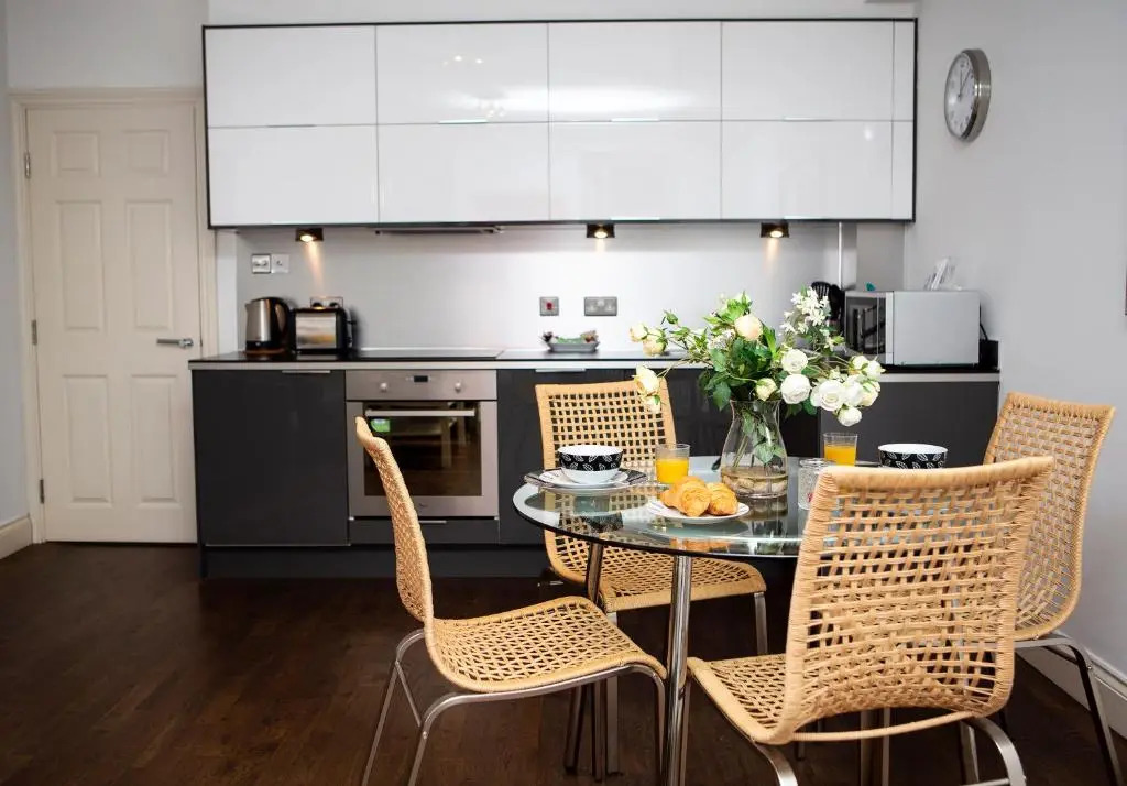 Apartment 2, Trafalgar Square (Second Floor)