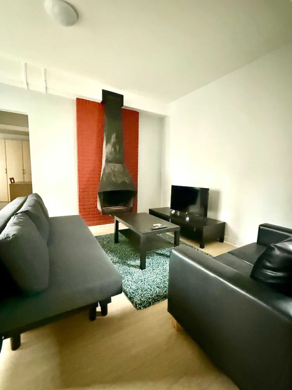 3 min to the Grand-place 6 min to Manneken Pis Sleeps 6