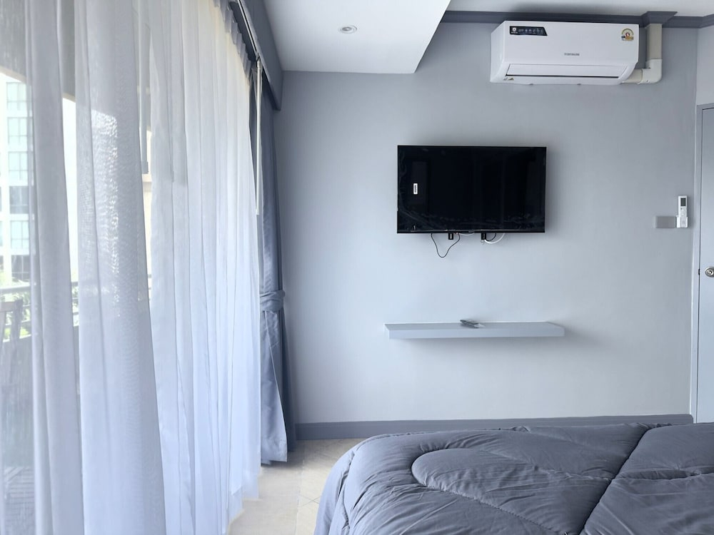 Spacious 2-bedroom Pool-view Condo - Executive Residence 2, Pratumnak