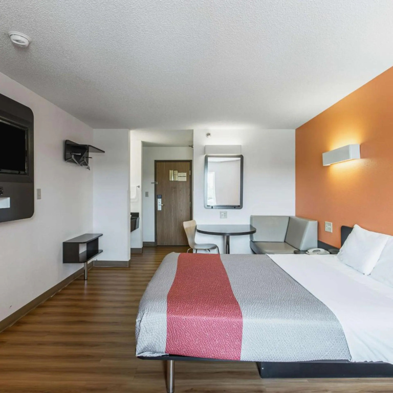 Motel6 Omaha, NE - Central