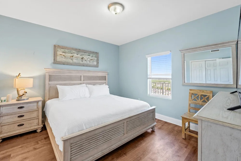 Laketown Wharf Resort by Panhandle Getaways