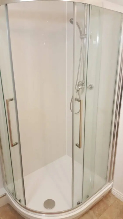 Spacious 2 Bedroom Home in Edinburgh