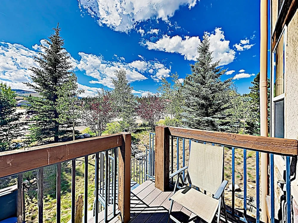 New Listing! Alpine Oasis W/ Hot Tub, Near Slopes 4 Bedroom Townhouse