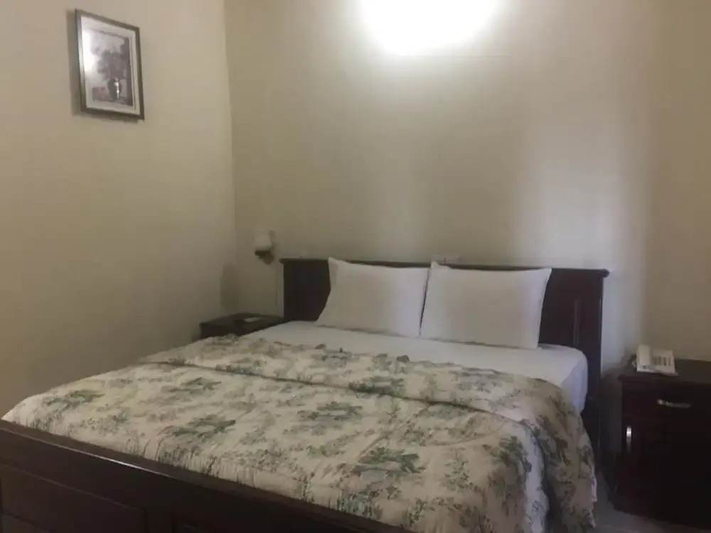 Lou Ralph Hotel