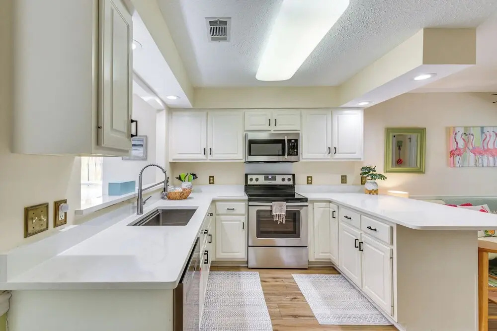 Breezy PCB Vacation Rental w/ Lanai, Walk to Ocean