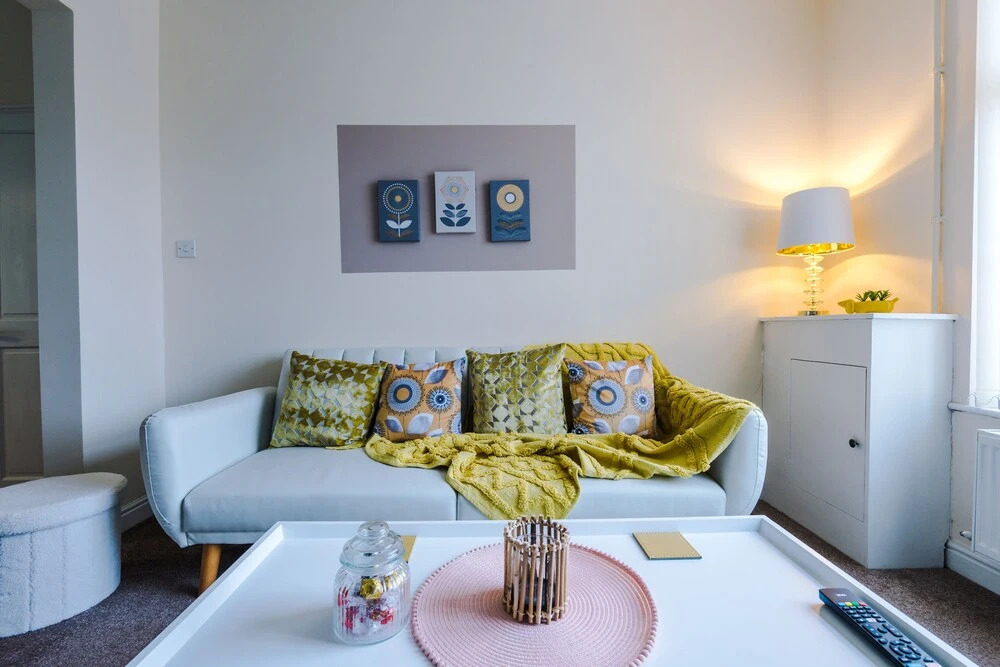 Convenient 2 Bedroom Home With Parking