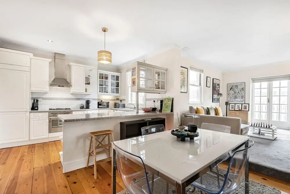 Stylish 1BR Kensington Home With Balcony