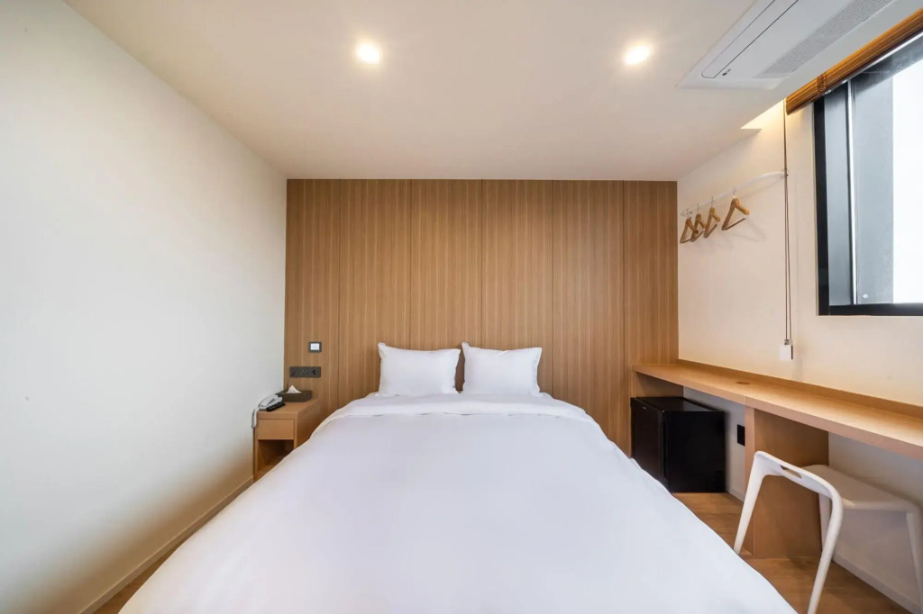 Aroomi Hotel