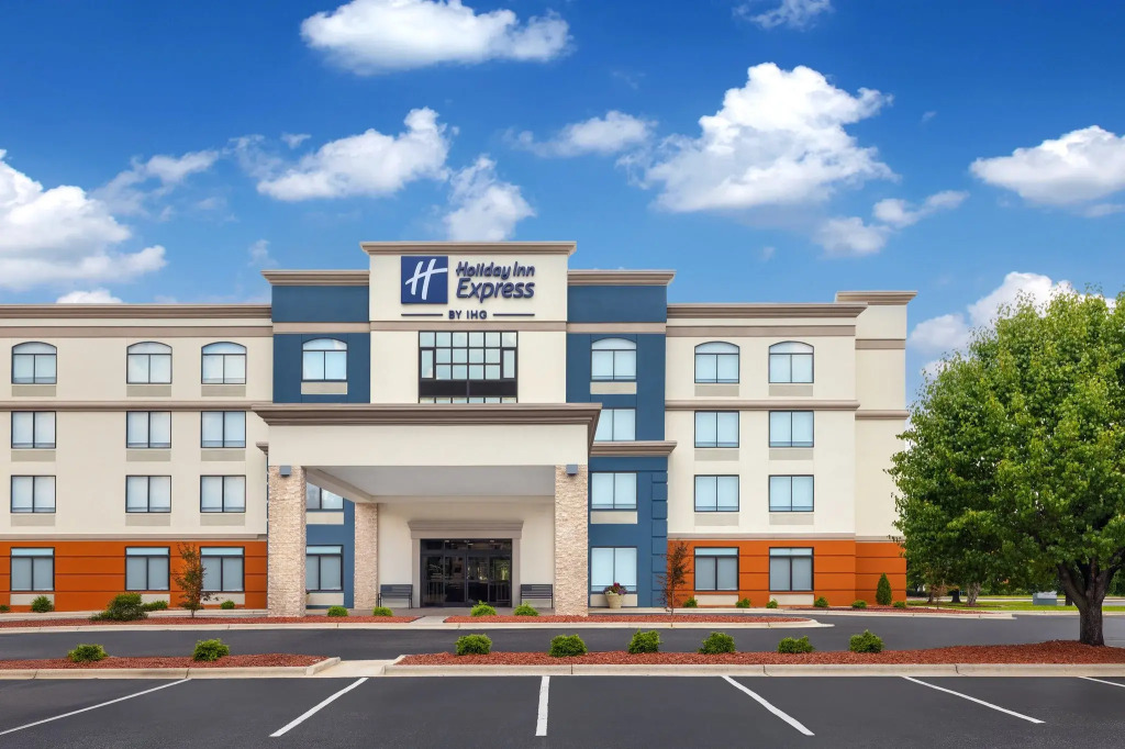 Holiday Inn Express Fayetteville Fort Bragg by IHG
