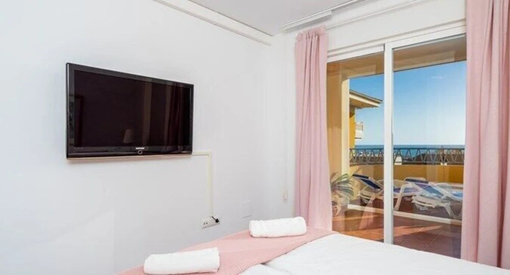 Stunning flat with open pool