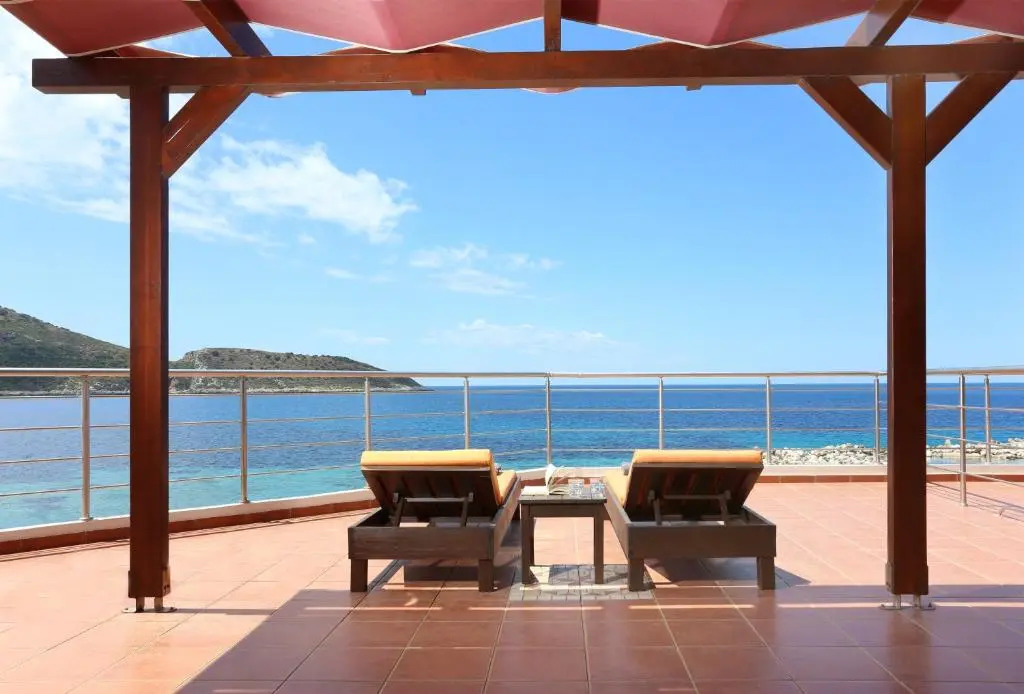 Faros Luxury Suites