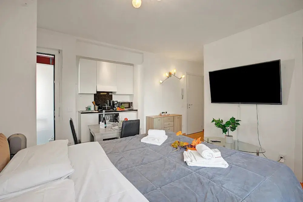 Santi Apartment Few Min From Lake