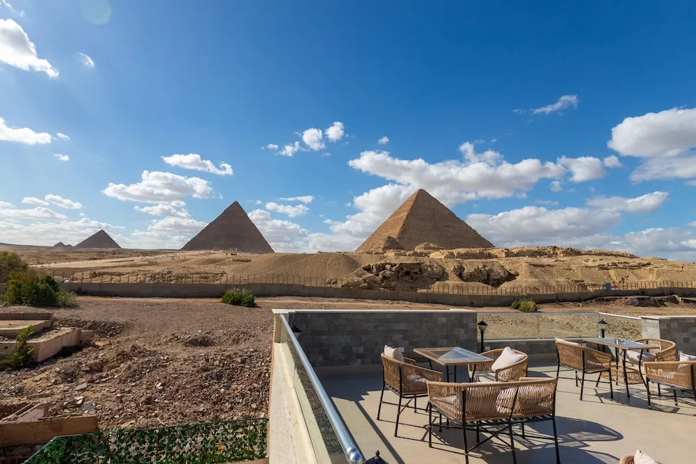 Laviana Pyramids Inn