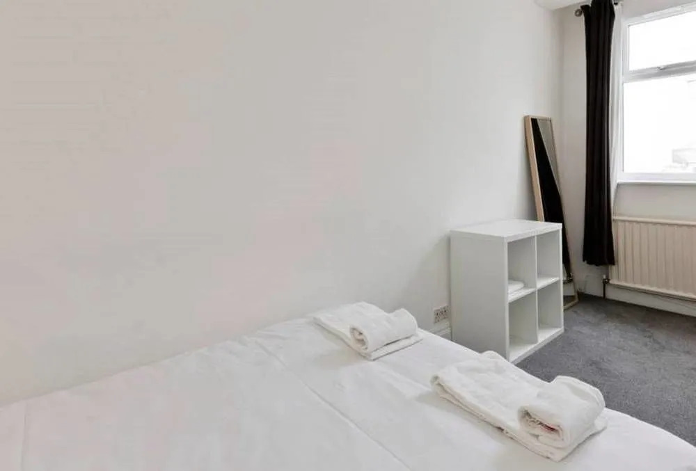 Oxford Circus Luminous Gem, Sleeps 4