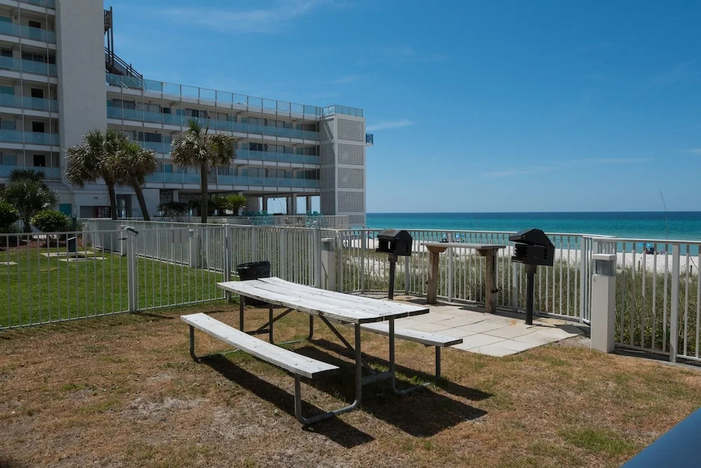 Ocean Reef 1106 - Lazy Daze